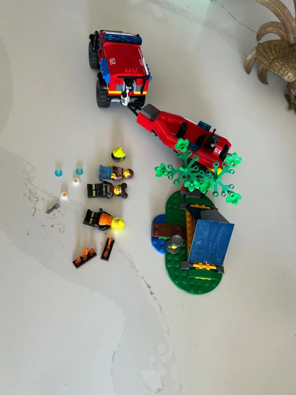 LEGO 60412 4x4 Fire Truck with Rescue Boat retired - Picture 16 of 16